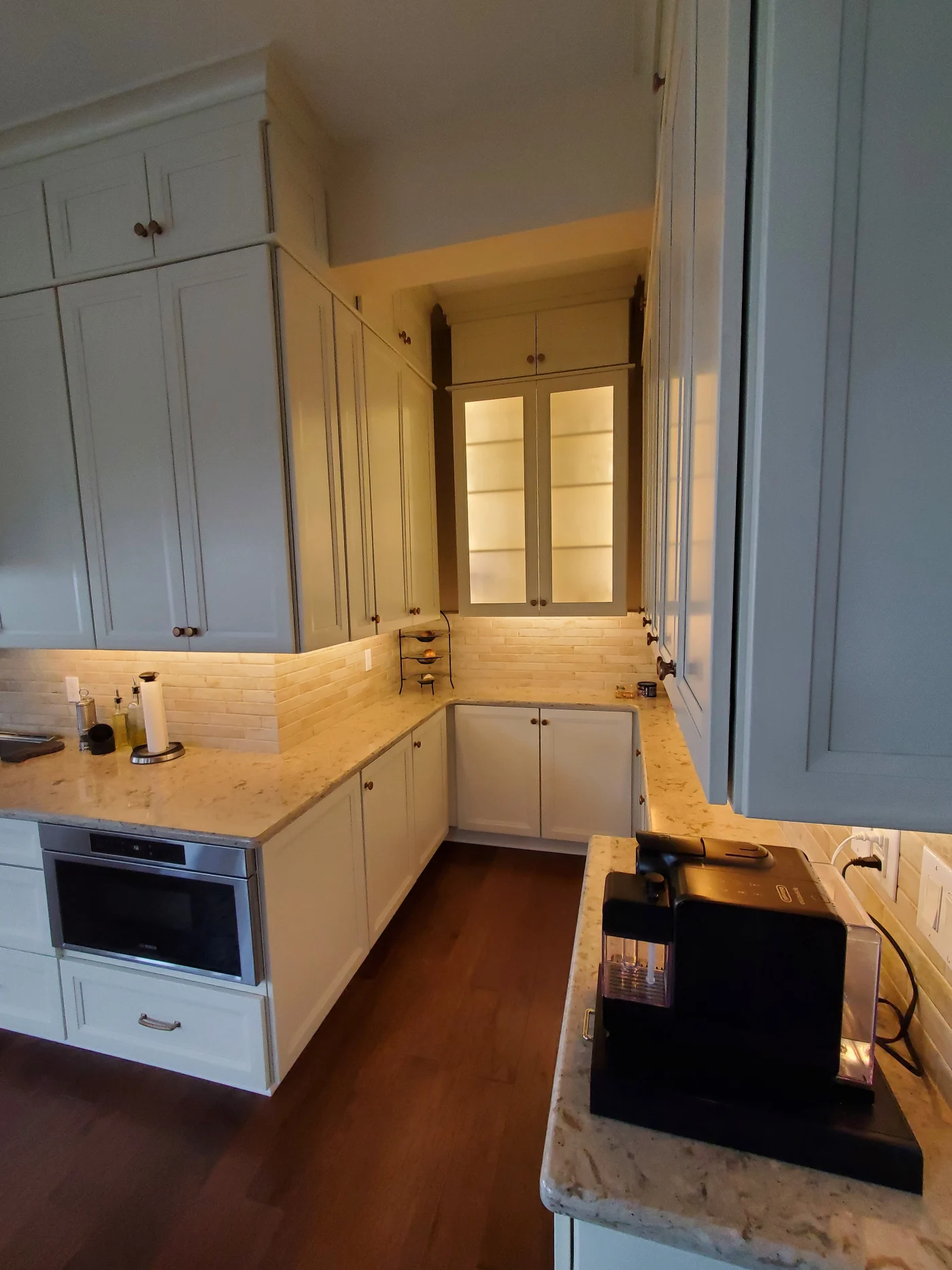 Professional Kitchen Remodeling | Frankford, DE | Mast Contracting Custom kitchen remodeling with white shaker cabinets, quartz countertops, under-cabinet lighting, built-in appliances, and tile backsplash.