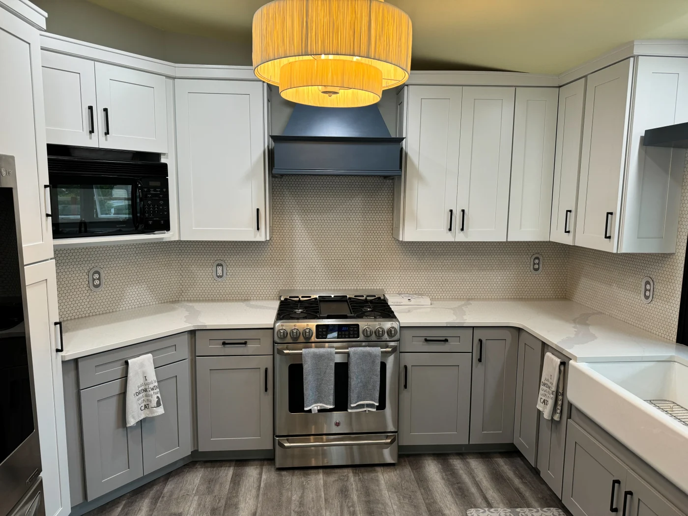 Attractive Kitchen Remodel | Dagsboro, DE | Mast Contracting Bright U-shaped kitchen remodel with two-tone shaker cabinets, stainless-steel gas range and hood, and white quartz countertops.